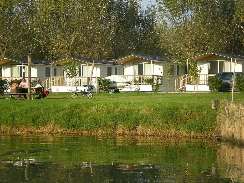 Iron Gate Marina3B Hotel Sarzana Exterior foto