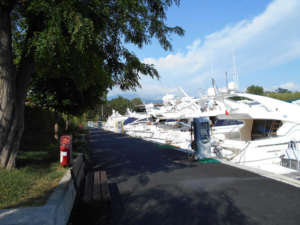Iron Gate Marina3B Hotel Sarzana Exterior foto